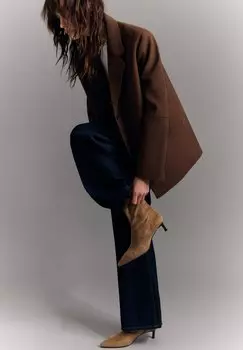 Ботильоны KITTEN Bershka, бежевый