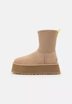 Ботильоны на платформе Classic Dipper UGG, цвет sand