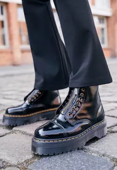 Ботильоны на платформе Dr. Martens лакированные, черный