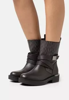 Ботильоны на платформе TAETA STRAPPY BOOTIE DKNY, коричневый