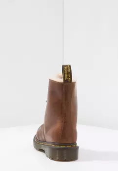 Ботильоны на шнуровке 1460 SERENA Dr. Martens, цвет Cognac