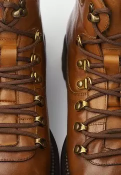 Ботильоны на шнуровке Bata, коричневые