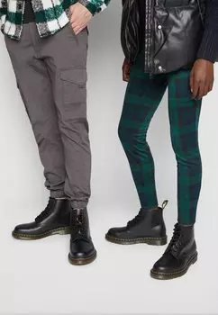 Ботинки на шнуровке Dr. Martens унисекс, черный