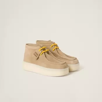 Ботильоны на танкетке из стираной замши Miu Miu, экрю