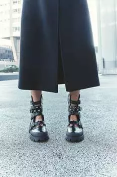 Ботильоны на трековой подошве с пряжками ZARA, черный