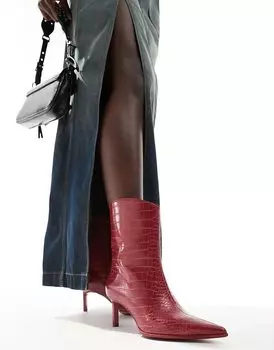 Ботильоны с острым носком и каблуком-рюмочкой красного цвета Bershka