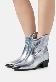 Ботильоны в ковбойском/байкерском стиле ALDO