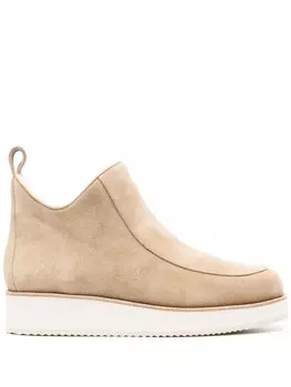 Ботинки из овчины с закругленным носком Gabriela Hearst, нейтральный цвет