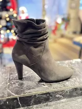 Ботинки на каблуке Andes серого цвета eric michael