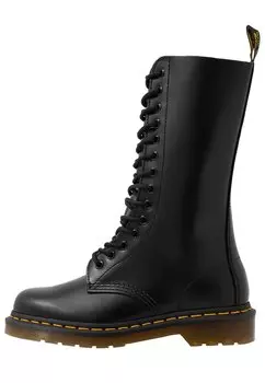 Ботинки на шнуровке Dr. Martens