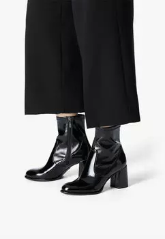 Ботинки Tamaris, цвет black patent
