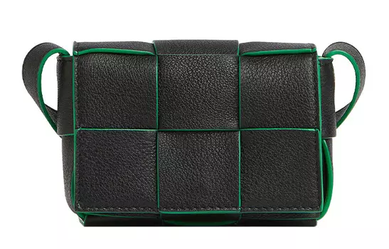 Bottega Veneta Сумка CASSETTE из овчины, через плечо, мини, женская, черно-зеленая