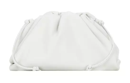 Bottega Veneta Сумка-мессенджер Cloud Bag из коровьей кожи, женская, кремово-белая