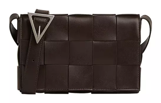 Bottega Veneta Сумка-подушка CASSETTE из телячьей кожи, сумка через плечо, мужская, среднего размера, темно-коричневого цвета