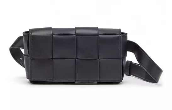 Bottega Veneta Женская поясная сумка CASSETTE из овчины, черная