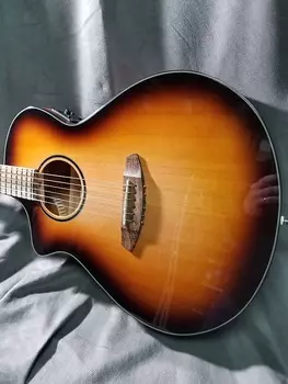 Breedlove Discovery S Concert CE Cedar Left-Handed Edgeburst