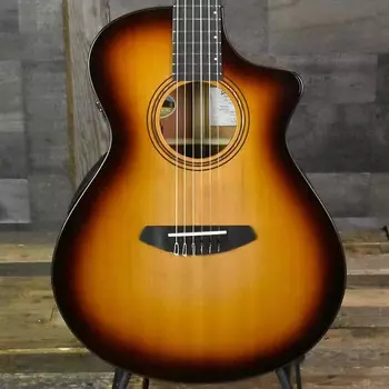 Breedlove Solo Pro Concert Nylon CE - Edgeburst с жестким чехлом SN: 9746 Solo Pro Concert Nylon CE - with Hard Shell Case SN: 9746
