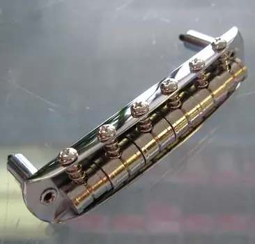 Бридж Fender USA American Pro Jaguar / Jazzmaster с радиусом 9,5 дюйма 7709942049 American Professional Jaguar Jazzmaster Bridge 770-9942-000 7709942 770-9942-049