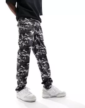 Брюки-чиносы прямого кроя с камуфляжным принтом ASOS DESIGN