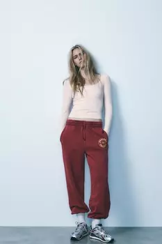 Брюки-джоггеры с эффектом потертости в университетском стиле ZARA, бордовый