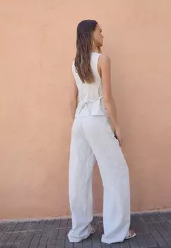 Брюки EMBROIDERED Stradivarius, синий