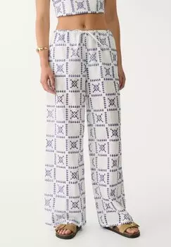 Брюки EMBROIDERED Stradivarius, светло-голубой