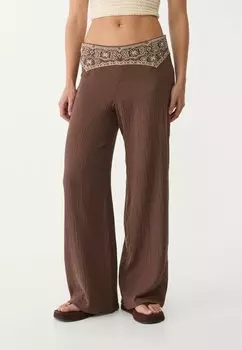 Брюки EMBROIDERY Stradivarius, темно-коричневый