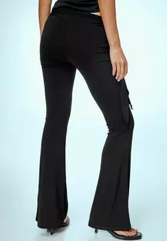 Брюки FLARED WITH TIE Bershka, черный