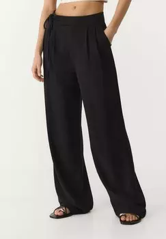 Брюки FLOWING Stradivarius, черный