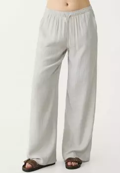 Брюки FLOWING TEXTURED Stradivarius, серый