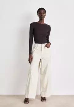 Брюки HIGH RISE CLEAN CARGO PANT WITH WRAPPED FRONT SEAM DKNY, цвет City Khaki