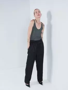 Брюки из хлопка и шелка parachute Raey, черный