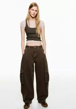 Брюки карго BARREL UTILITY Bershka, темно-коричневый