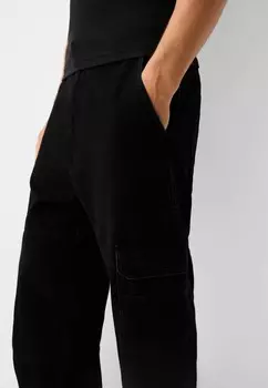 Брюки-карго Bershka, черный