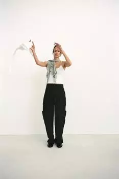 Брюки-карго на молнии ZARA, зеленый