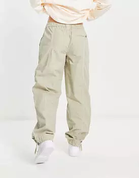 Брюки карго с карманами цвета хаки ASOS DESIGN