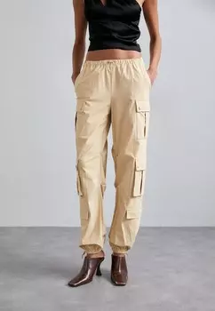 Брюки-карго SHARA PARACHUTE PANT Alice + Olivia, зеленый