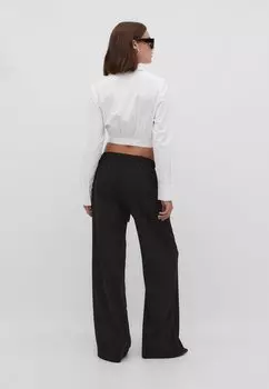 Брюки LONG FLOWING Stradivarius, цвет black