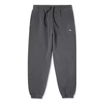 Брюки loose fit wearers left sneaker patch pigment dyed pant 'grey' Converse, серый
