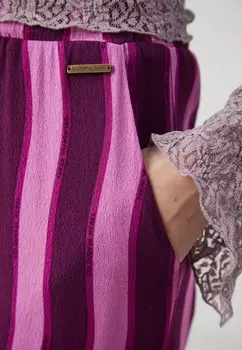 Брюки MELODY STRIPES STRAIGHT PANTS Colourful Rebel, фиолетовый