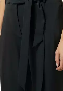 Брюки MIT BINDEGRTEL comma, черный