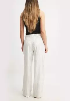 Брюки NA-KD, молочный