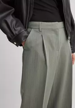 Брюки NA-KD, зеленый