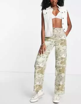 Брюки общего назначения прямого кроя цвета хаки с камуфляжным принтом Topshop