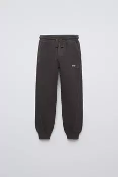 Брюки, окрасенные в готовом виде, с этикеткой ZARA, темно-коричневый
