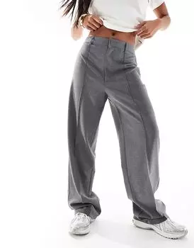 Брюки Petite прямого кроя со швом спереди серого цвета Pull&Bear