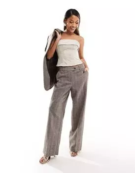 Брюки прямого кроя NA-KD темно-бежевого цвета с узором «елочка», однотонные