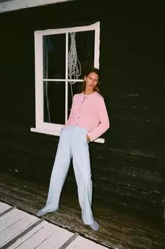 Брюки прямого кроя с большой пуговицей ZARA, небесно-синий