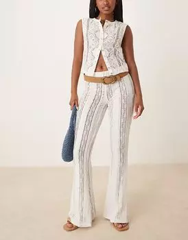 Брюки прямого кроя с фактурной отделкой ASOS DESIGN, расклешенные, белого цвета