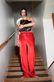 Брюки прямые из тяжелого атласа ZARA, красный